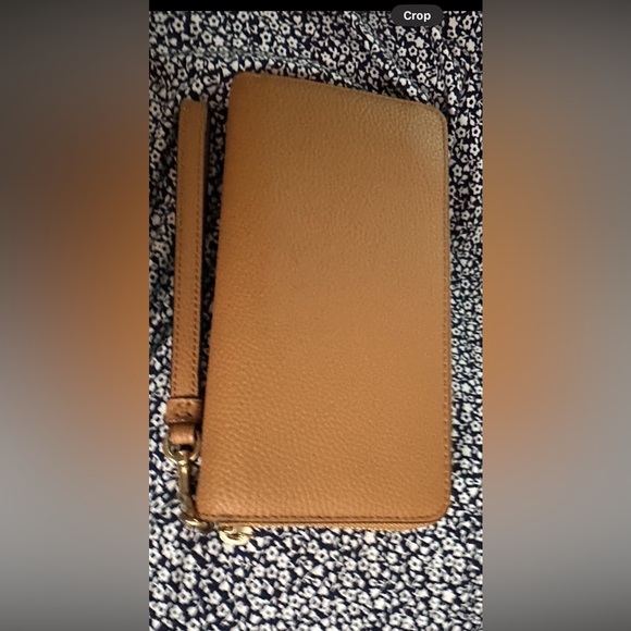 Coach Wristlet zip wallet. EUC! - Picture 2 of 7